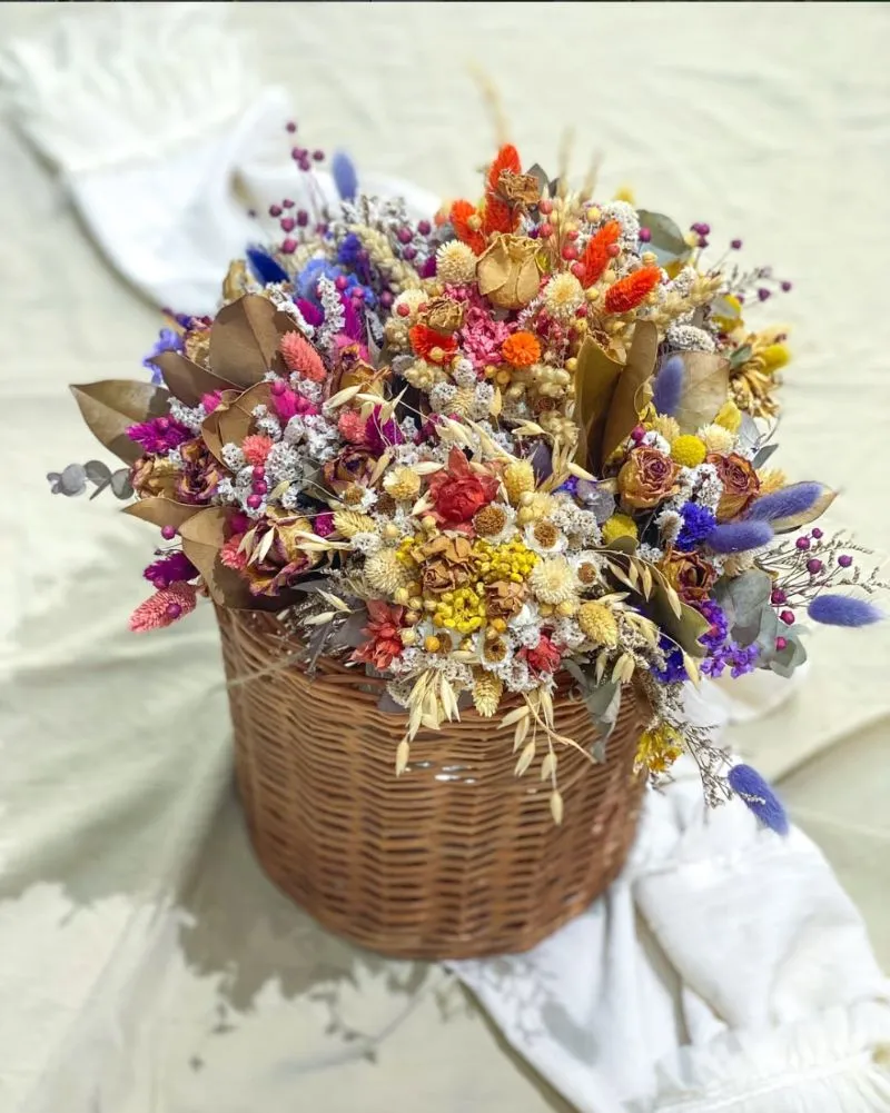 Canasto de flores secas